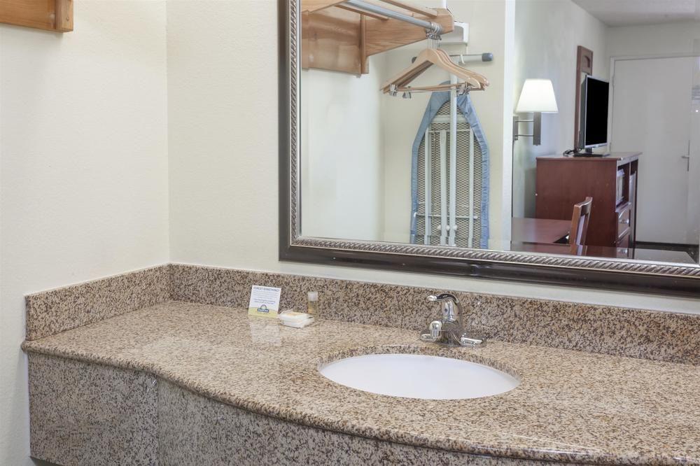 Days By Wyndham Casino/outlet Mall Hotel 2*