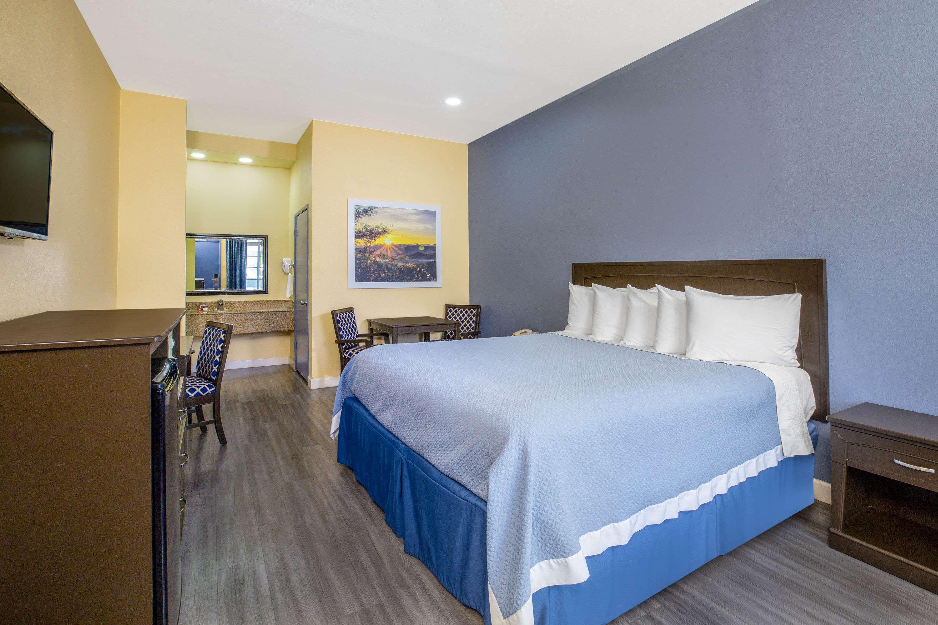 Days By Wyndham Casino/outlet Mall Hotel Banning