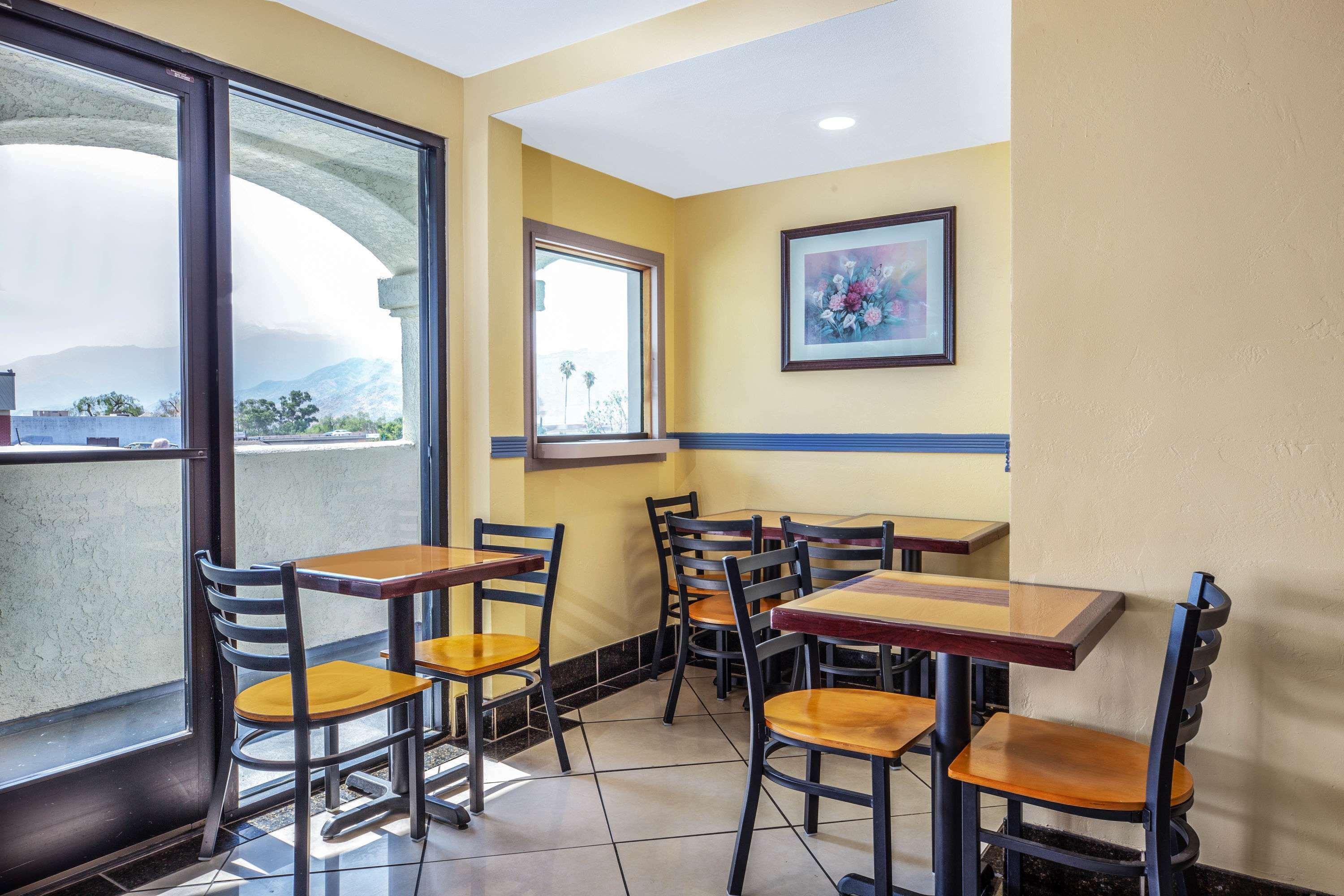 Days By Wyndham Casino/outlet Mall Hotel