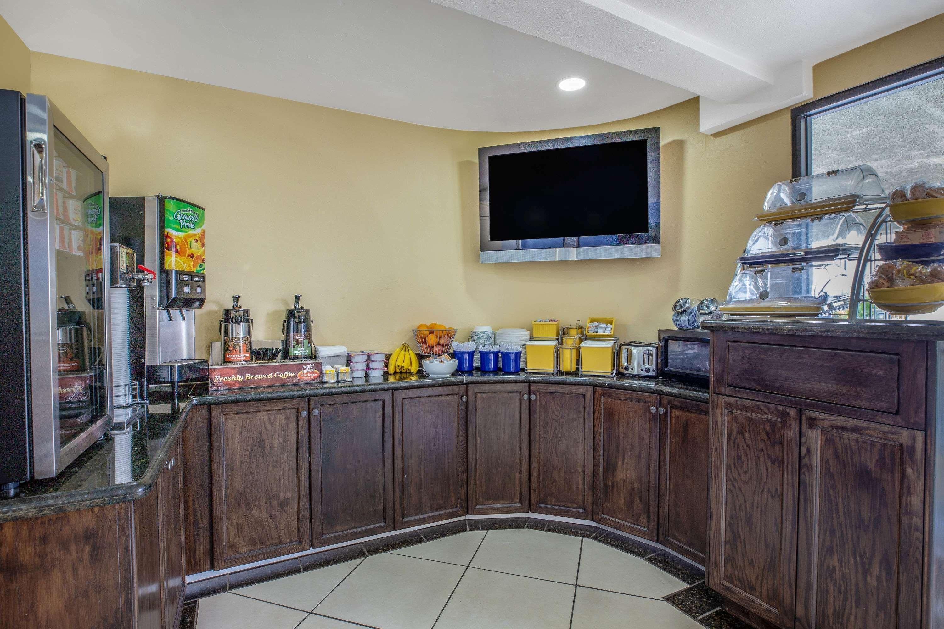 Days By Wyndham Casino/outlet Mall Hotel
