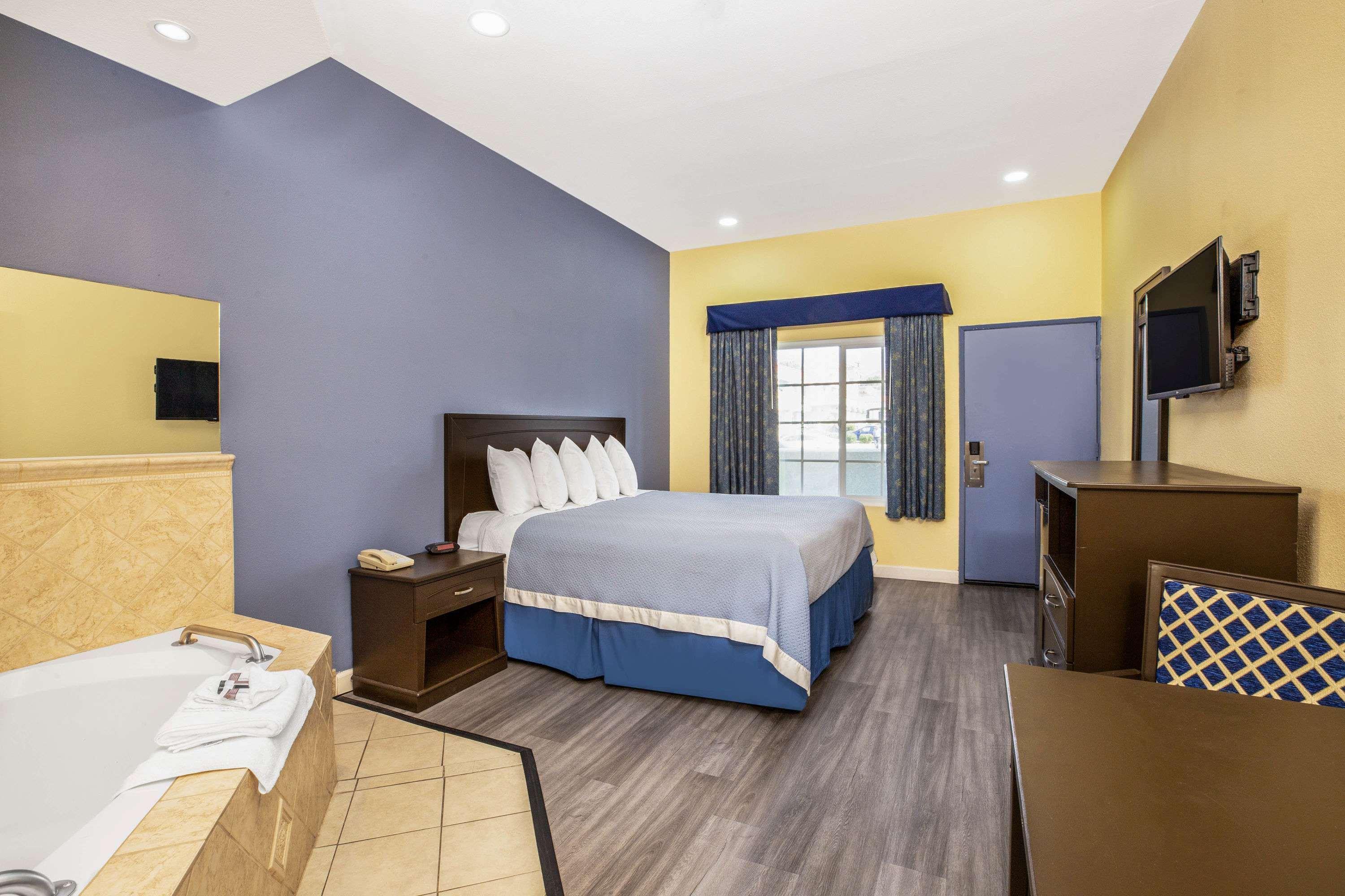 Days By Wyndham Casino/outlet Mall 2*