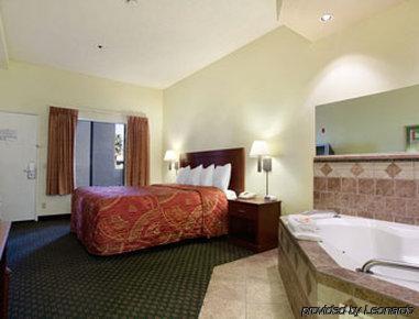 Hotel Days By Wyndham Casino/outlet Mall Banning